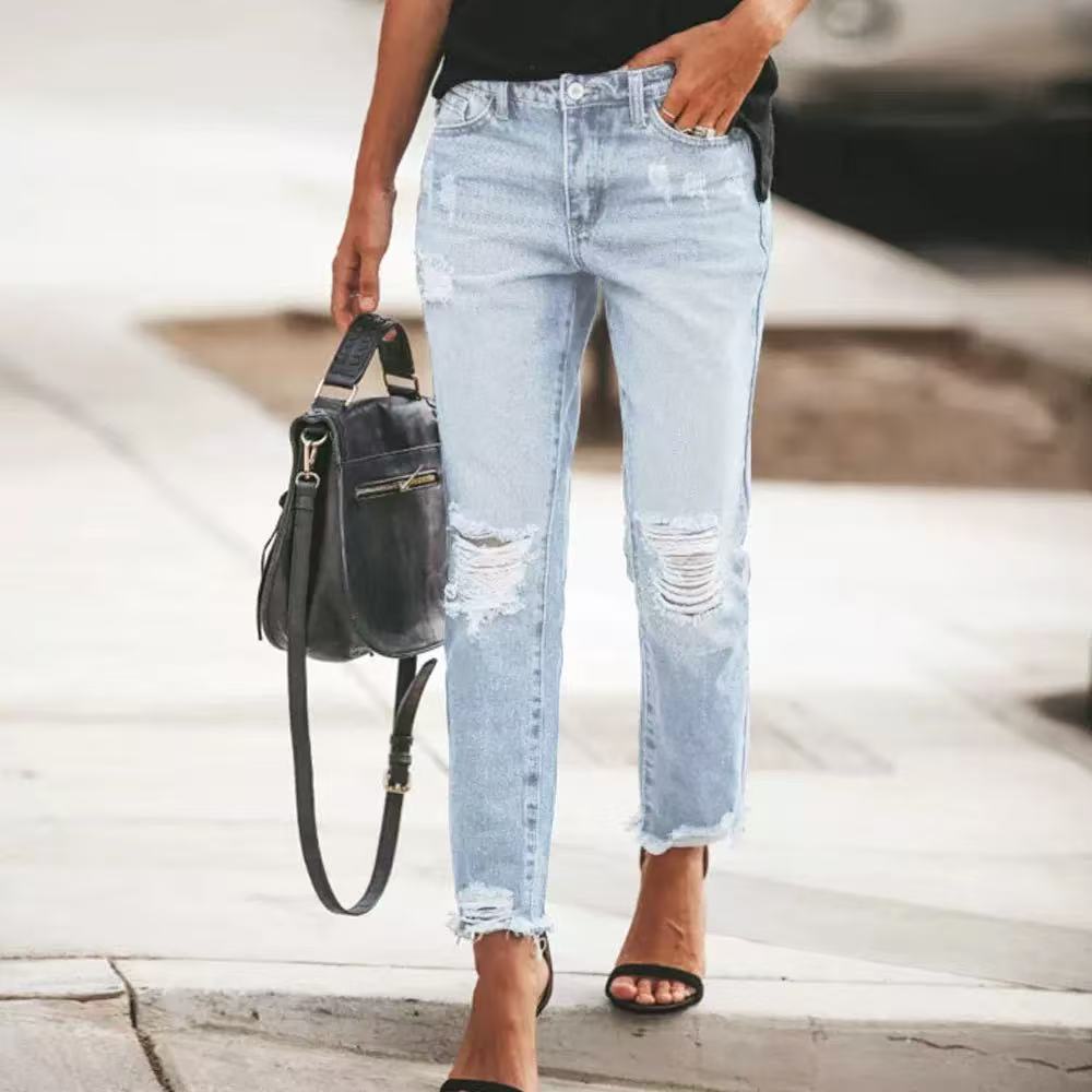 Jean droit déchiré délavé. Four Seasons Nouveaux jeans à la mode, personnalisés, décontractés et confortables de 9 pouces pour dames