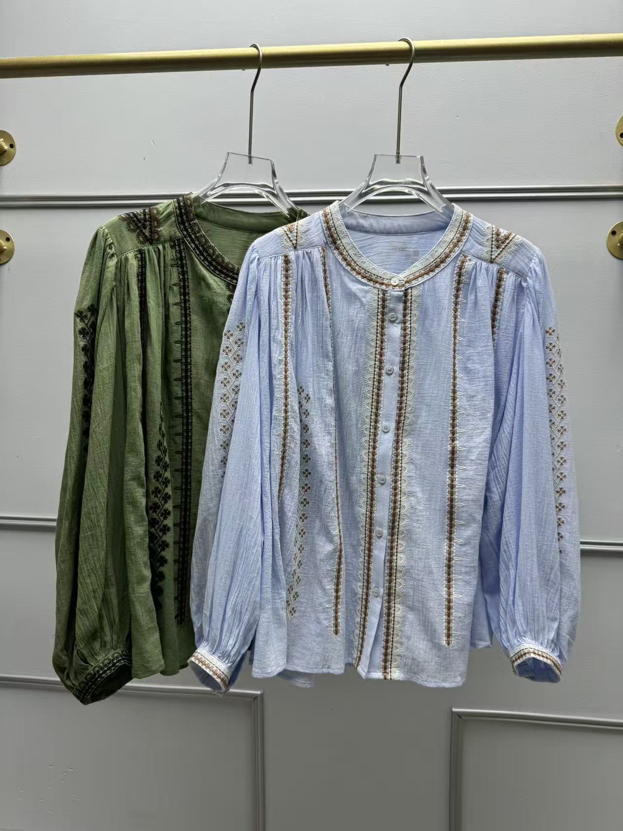 Chemise bohème brodée à manches longues pour femme, à col rond, boutonnée, ample, pour le début de l'automne