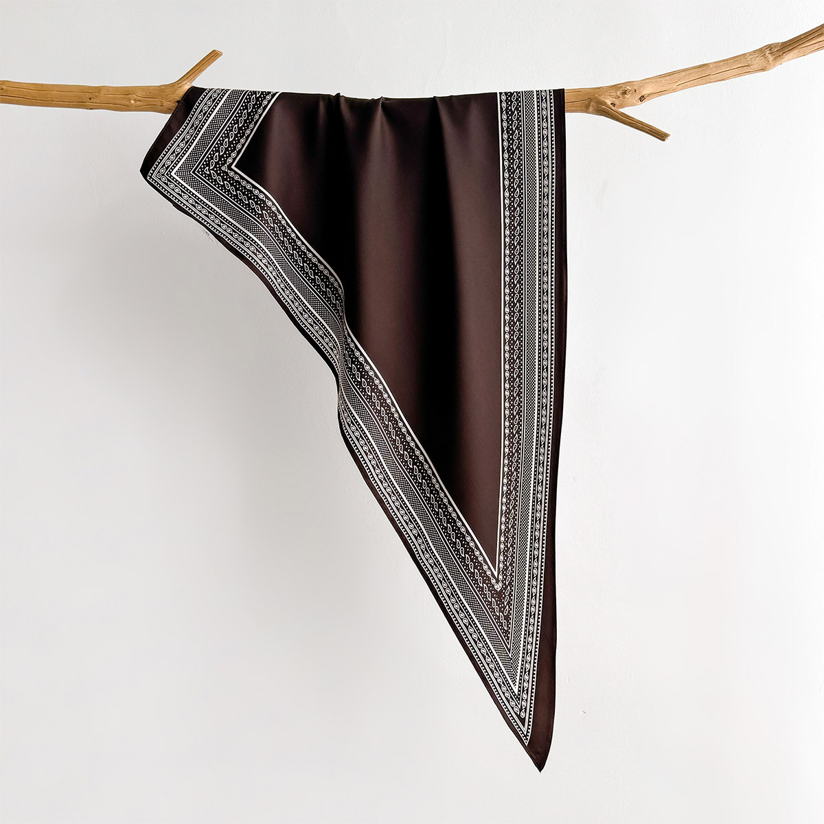 Écharpe triangulaire en sergé Stackable Wear, à nouer à la taille, de forme triangulaire, polyvalente, décorative, foulard, cravate, pour un style superposé élégant