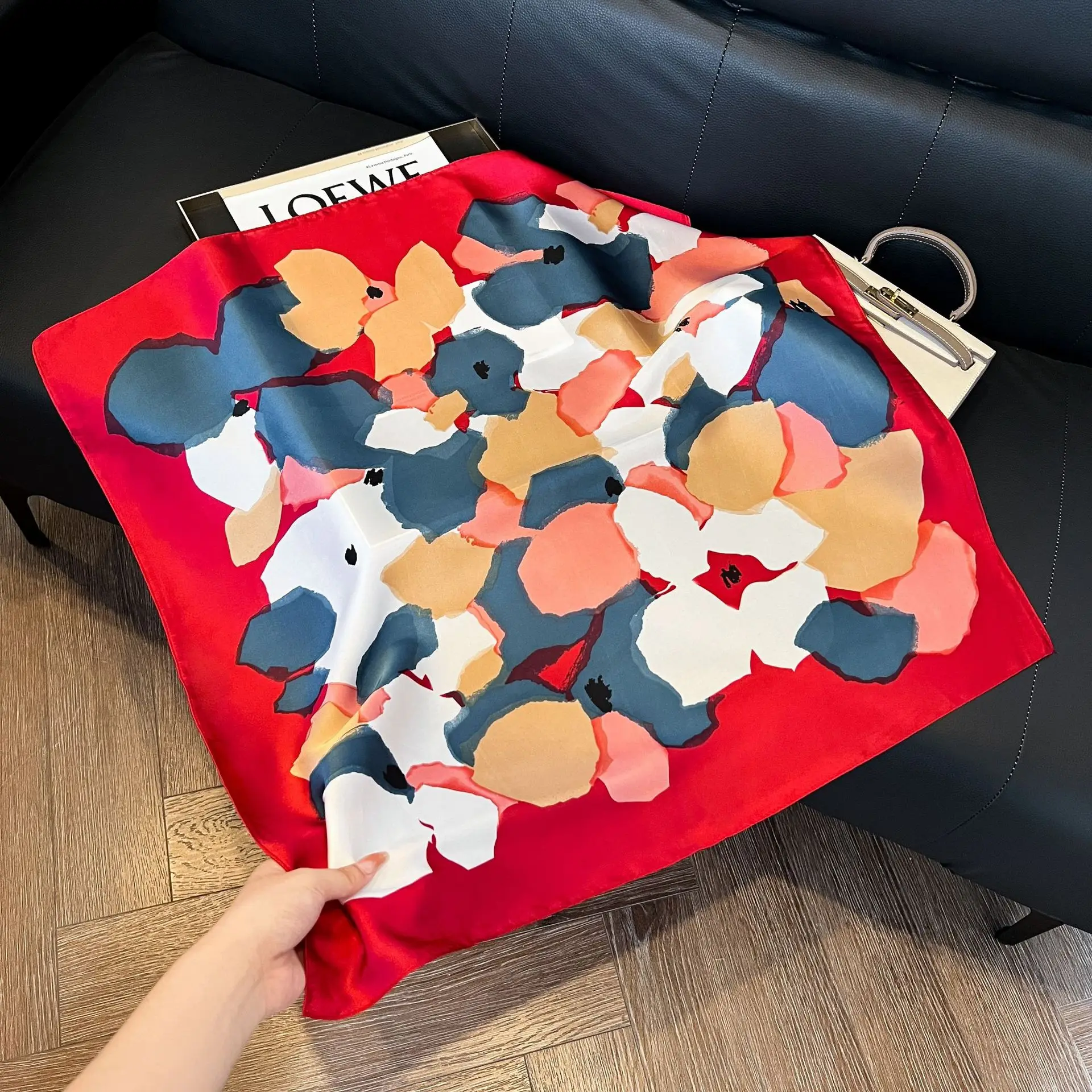 Foulard en soie imprimé Design de luxe pour femmes, imitation soie, couvre-chef élégant et polyvalent, accessoires de sac, écharpe carrée pour vêtements