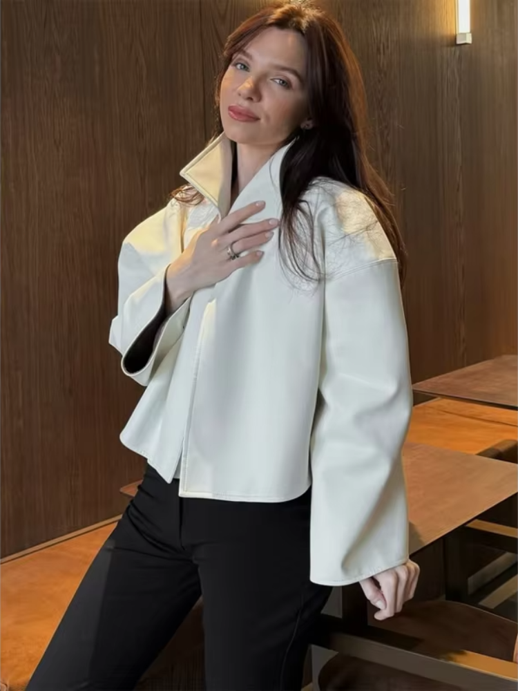 Veste courte décontractée en similicuir blanc à col montant et épaules tombantes pour femme, style coréen, collection 2026, tenue quotidienne