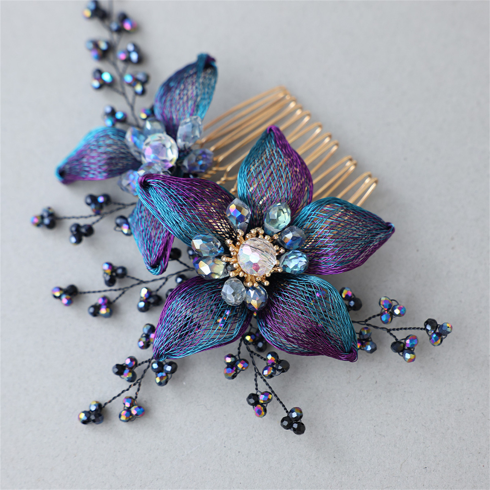 Peigne à cheveux élégant fait main avec fleurs, motifs floraux bleus et strass, pinces à cheveux vintage, accessoire de coiffure latéral, coiffe de mariée