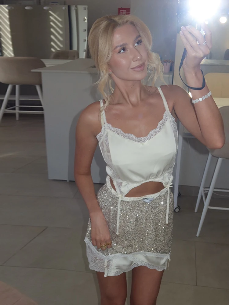 Ensemble Femme Polyvalent : Haut Court Halter en Dentelle Patchwork et Jupe Courte Évasée Taille Haute Couleur Unie avec Paillettes