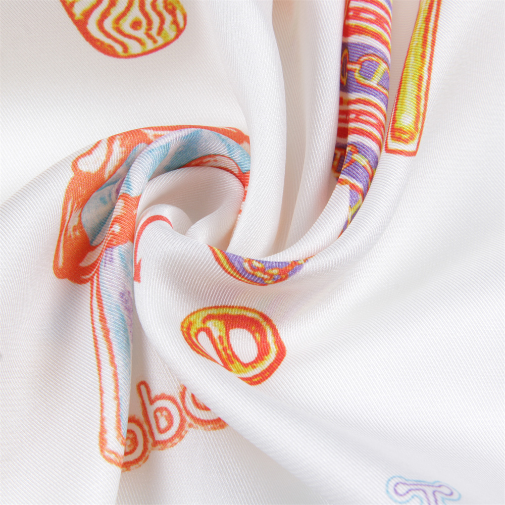 Écharpes en soie de luxe imprimées en twill, châles pour femmes, nouveaux designs, hijabs, foulards carrés tendance, écharpes à bords roulés 70CM