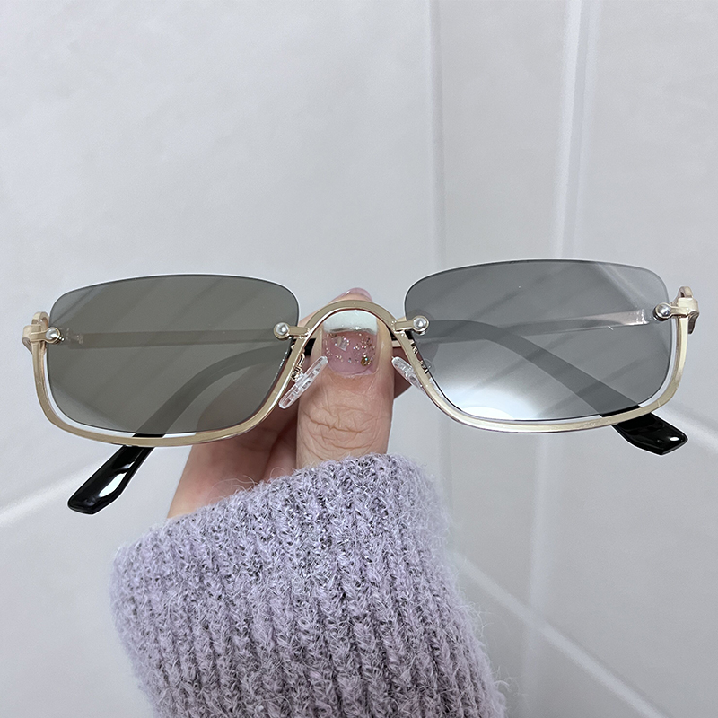 Lunettes de soleil demi-cerclées carrées pour femmes, marque de luxe, petites montures métalliques, style rétro rectangulaire, noires, lunettes de soleil tendance pour femme.