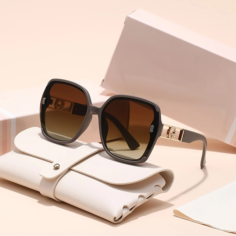 Lunettes de mode classiques rétro rectangulaires pour femmes - Monture élégante en PC et verres décoratifs