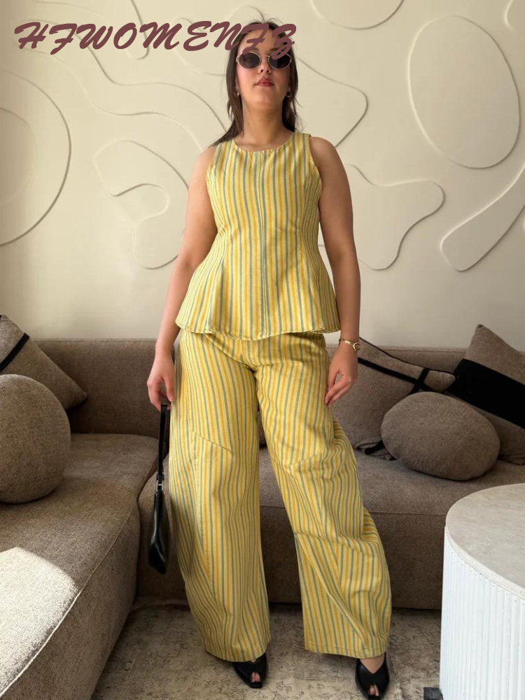 Ensemble décontracté rayé plissé pour femme : Gilet élégant sans manches à col rond et pantalon large – Tenue d'été 2026 pour les vacances