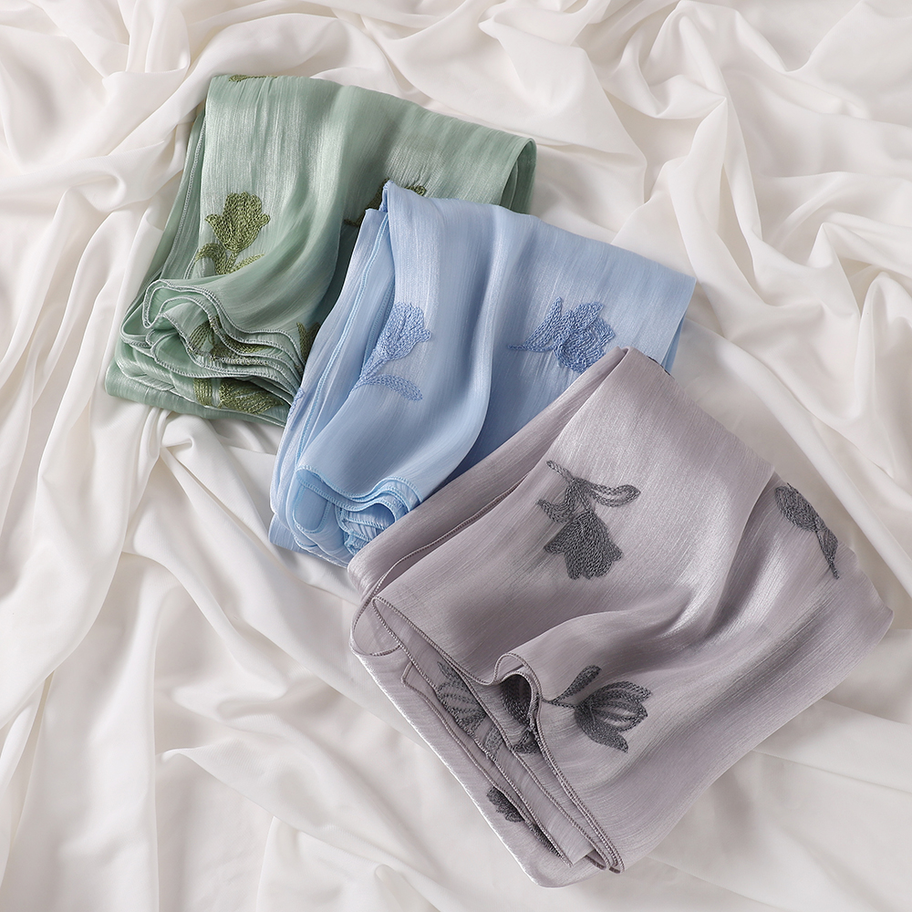 Hijab élégant à broderie florale, foulard islamique tendance pour femmes, hijab scintillant, léger, en tissu froissé uni