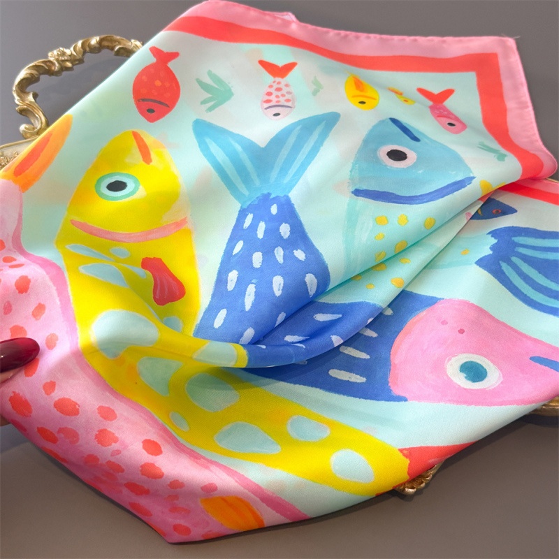 Nouveau foulard carré imprimé de poissons colorés de dessin animé, en soie imitation haut de gamme, châle, écharpe de cou, foulard de tête
