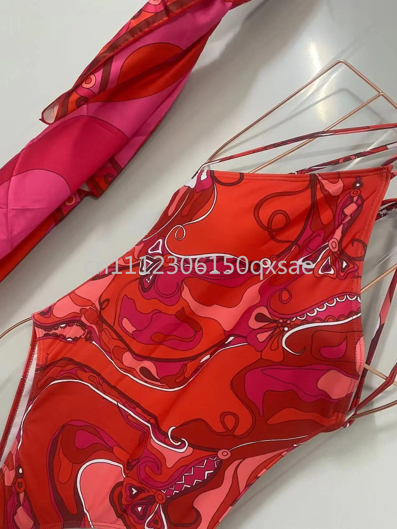 Maillots de bain de luxe pour femmes avec foulard rouge et logo signature, ensemble bikini sexy de marque de créateur, tenue de plage