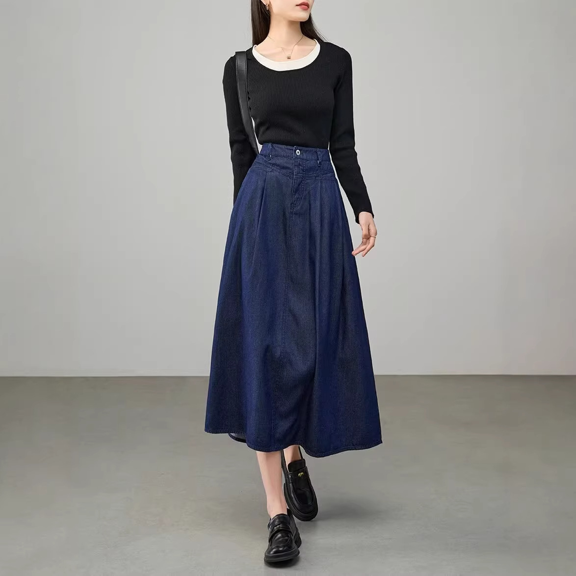Jupe mi-longue élégante en denim plissée avec poches, coupe trapèze amincissante, taille élastique, nouveau style d'été pour femme