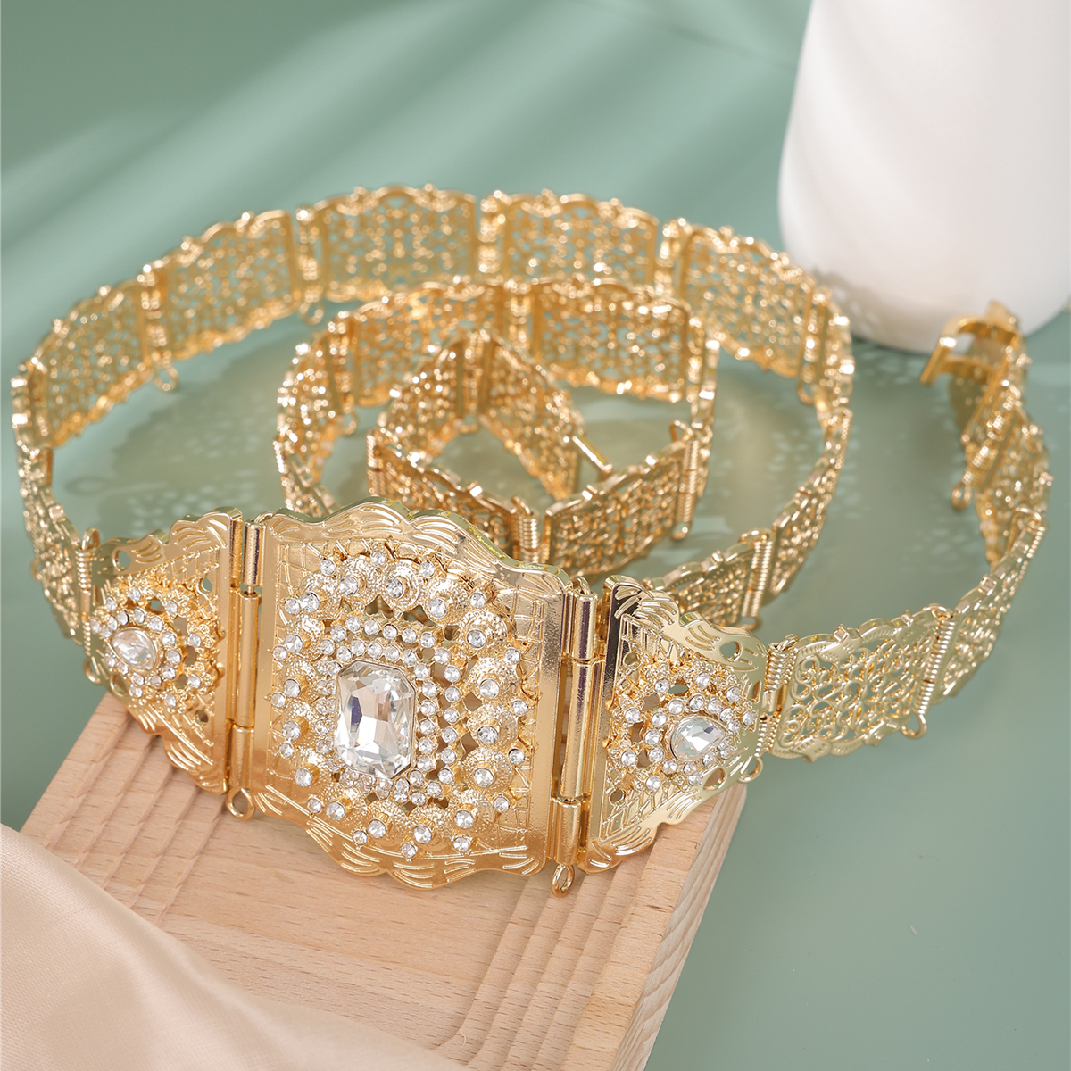 Chaîne de corps pour robe de mariée marocaine, bijoux de caftan à fleurs ajourées, ceinture de mariée plaquée or, chaîne de taille en cristal