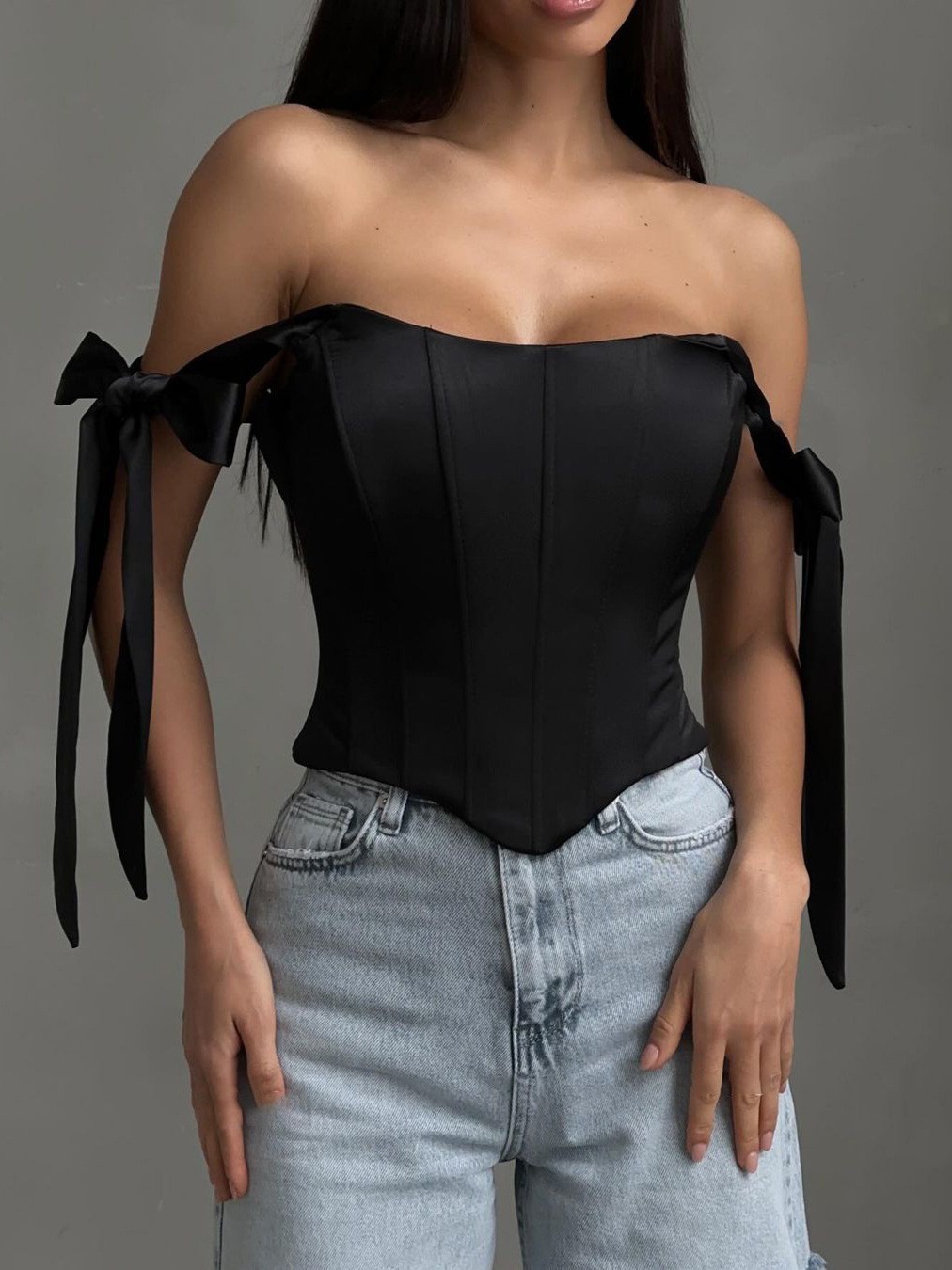 Haut bustier élégant à bretelles fines et nœud papillon pour femme, style corset court en satin, idéal pour l'été