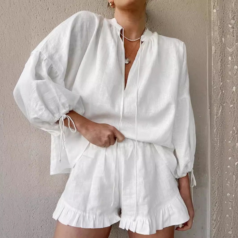 Ensemble de costume d'été 2 pièces pour femmes, chemisier à manches longues bouffantes, col en v ample, à lacets, tenues d'été, short à volants, ensembles de plage