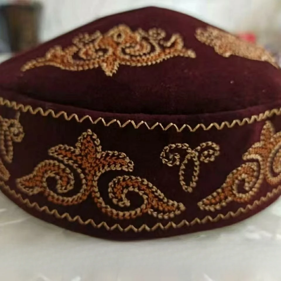 Casquettes de Style Kazakh pour hommes, chapeaux ethniques traditionnels, chapeaux de fête de danse, mode rouge Kufi, Hijab musulman, chapeau brodé à la main