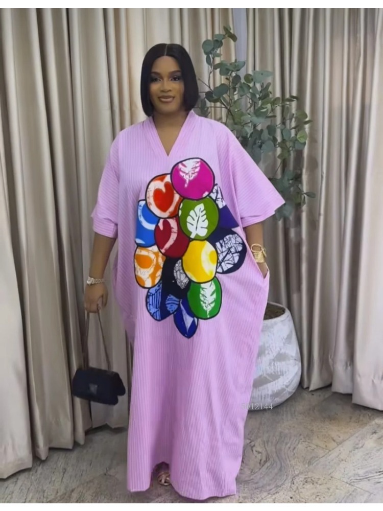 Vêtements pour femmes, nouveau style, doux et frais, rayé, col en v, manches chauve-souris, ample, grande taille, robe longue, automne 2025