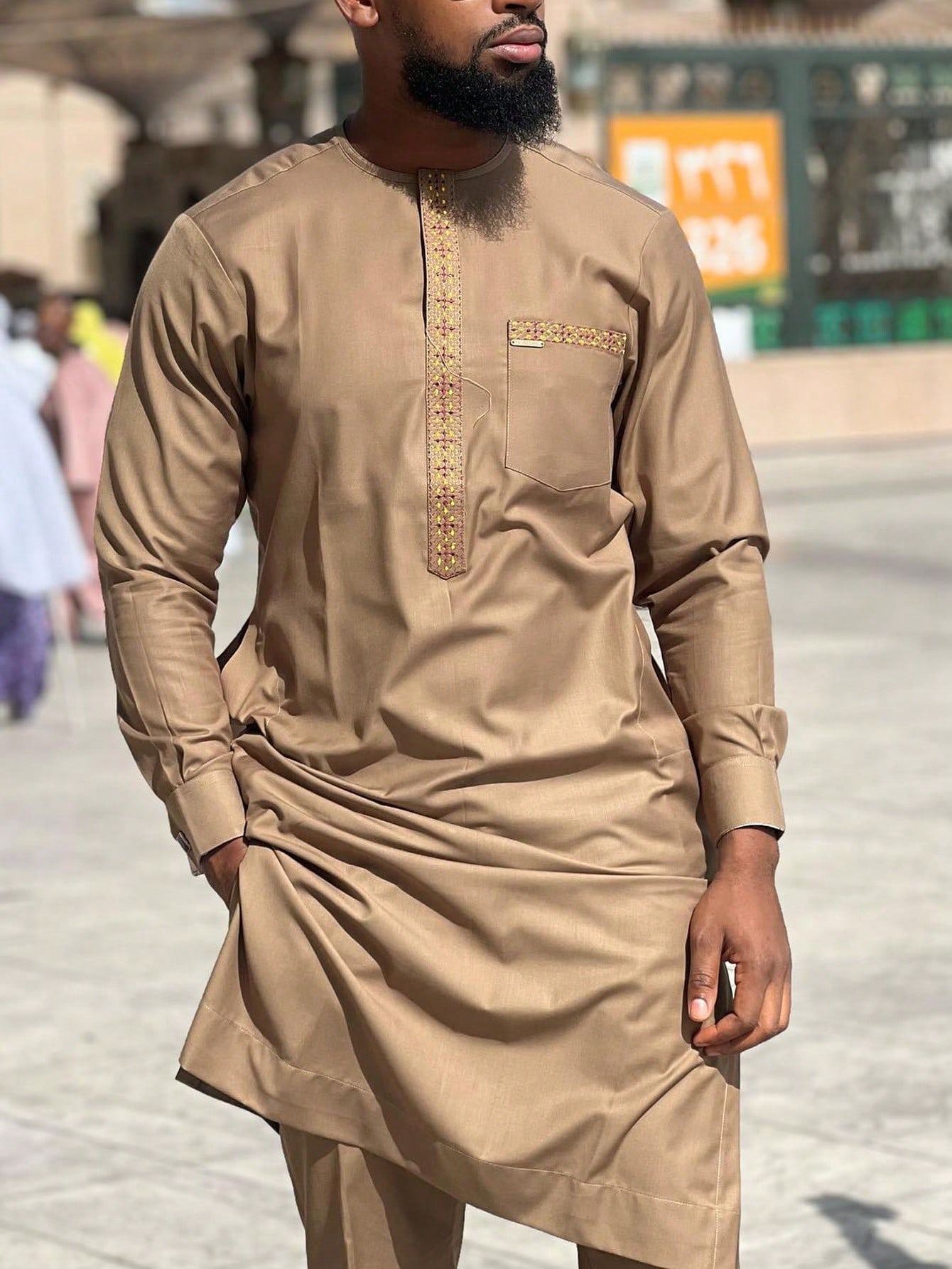 Nouveau caftan costume pour hommes Style ethnique africain à manches longues brodé costume décontracté vêtements traditionnels pour hommes costume 2 pièces