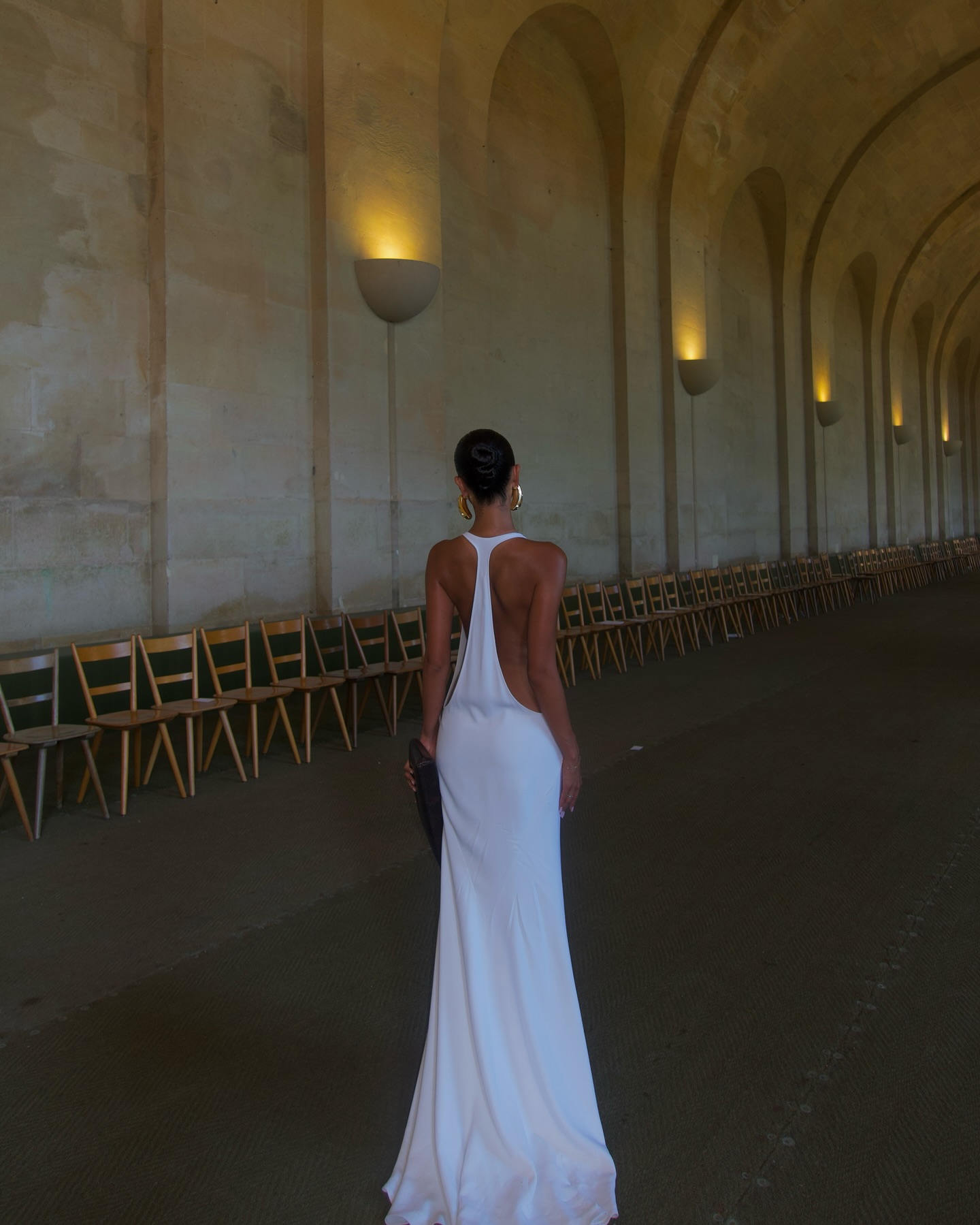 Robe de soirée longue en soie blanche pour femmes, élégante, décolleté en V profond, bretelles fines, Silhouette ajustée, robe formelle de bal de mariage