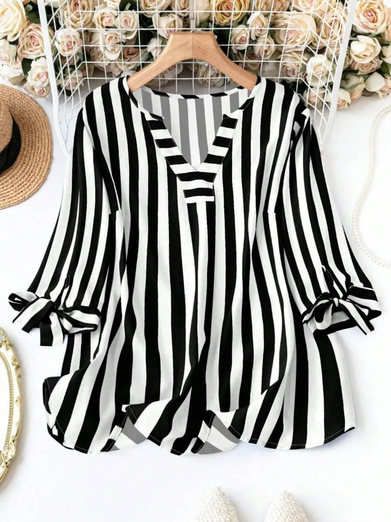 Grande taille femme mode printemps Plaid T-shirt col en v pull léger dessus respirants Style européen et américain plage voyage vêtements