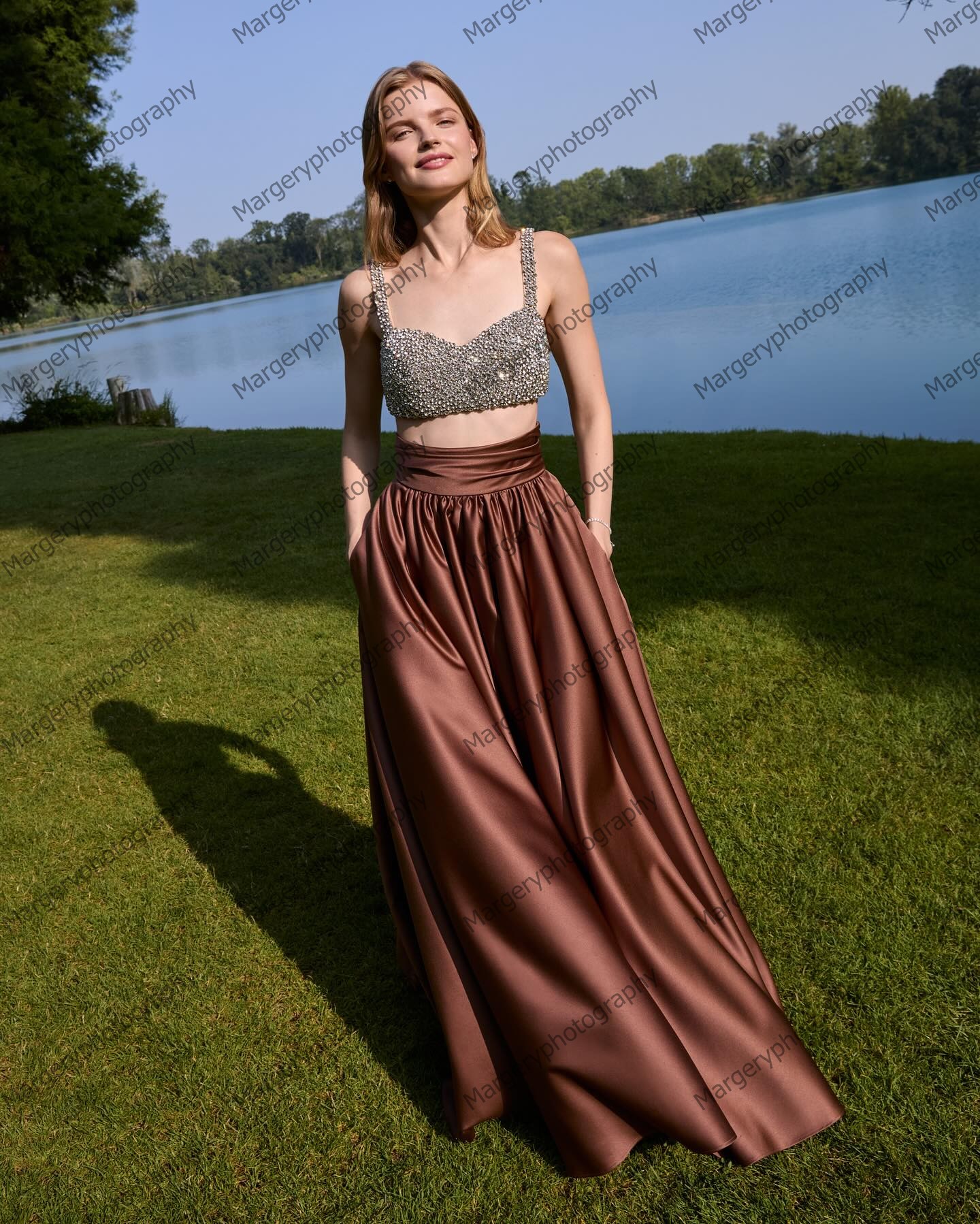 Robe de bal longue en Satin moderne, soie brillante plissée, marron, jupe longue pour femmes, longueur au sol, jupes de fête élégantes sur mesure