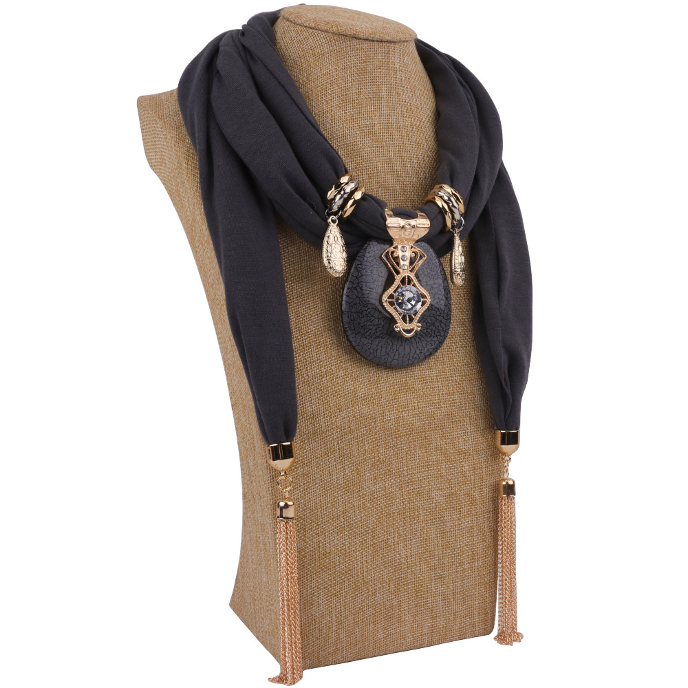 Mode femmes couleur unie gland Wrap écharpe multi-style décoratif bijoux collier pendentif écharpe Hijabs Femme foulards
