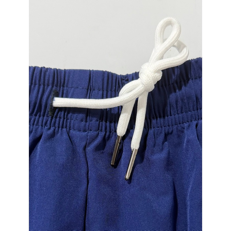 Les shorts d'été pour femmes sont fabriqués en tissu légèrement élastique et confortable. Livré avec une ceinture à cordon et des poches