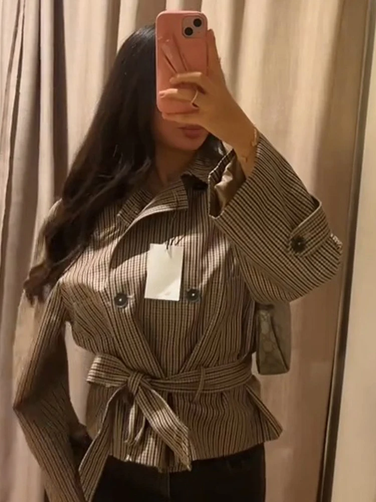 Manteau court à carreaux pour femmes, à col à revers, double boutonnage, ceinturé à la taille, manches longues, coupe ample, veste courte à carreaux, manteaux d'automne pour femmes.