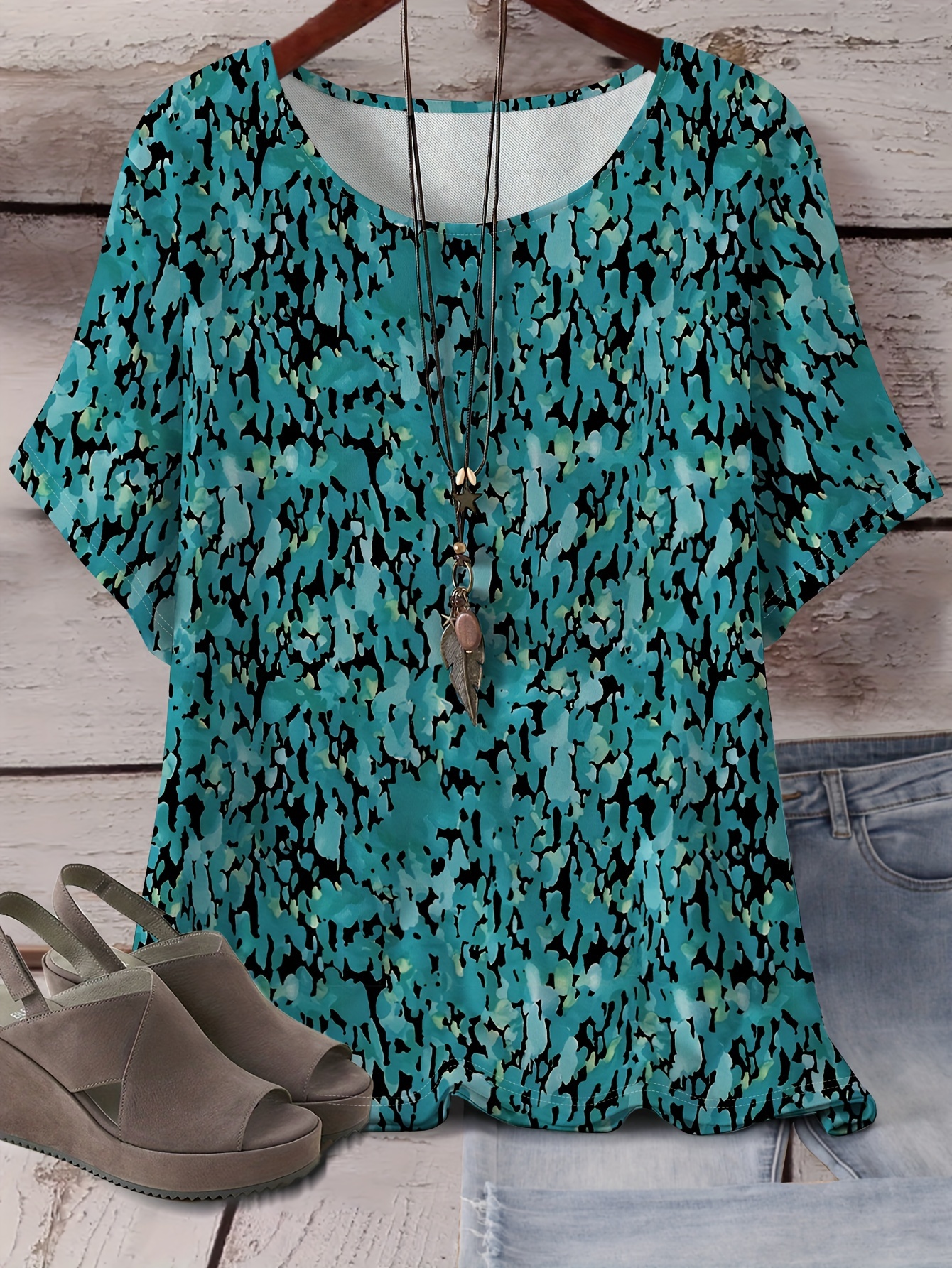 T-shirt ethnique pour femme 2026 – Motifs floraux vintage, mode, manches courtes, col en V, coupe classique, haut imprimé quotidien, décontracté pour l'été