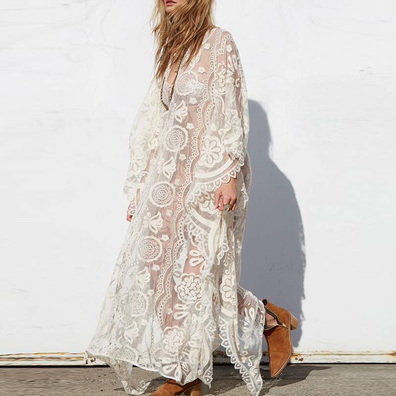 Robe longue blanche ample à col en V et manches chauve-souris pour femme, style bohème, brodée de dentelle ajourée, idéale comme robe de plage ou cache-maillot.