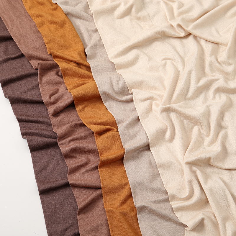 Vente en gros Ramadan plaine Triangle écharpe solide Modal Jersey Hijab élasticité châles musulmans écharpe coton Islam châles et enveloppes