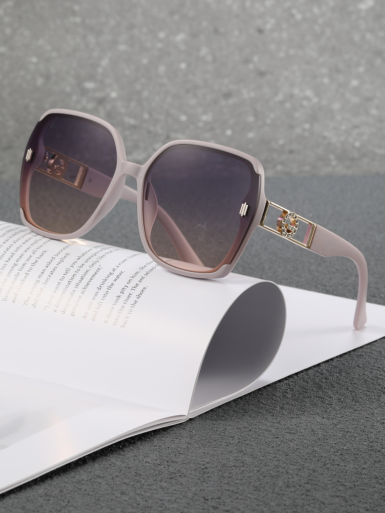 5 nouveaux modèles de lunettes de soleil pour femmes : lunettes de soleil résistantes aux UV, look haut de gamme, polyvalentes pour les visages larges, lunettes amincissantes, haute qualité.