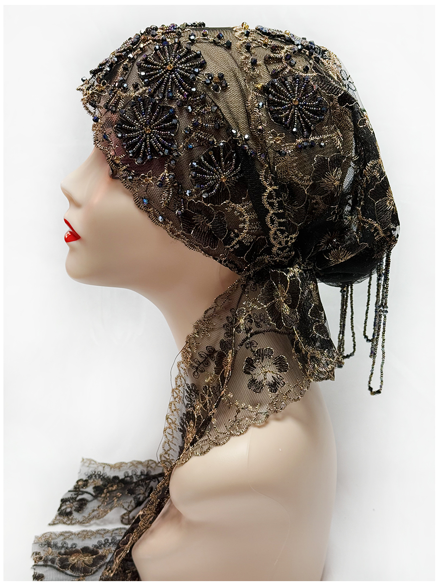 Le style de ruban de 2025 est un tube de perles en tissu maillé associé à un chapeau brodé en fil de diamant acrylique pour les femmes arabes de Dubaï