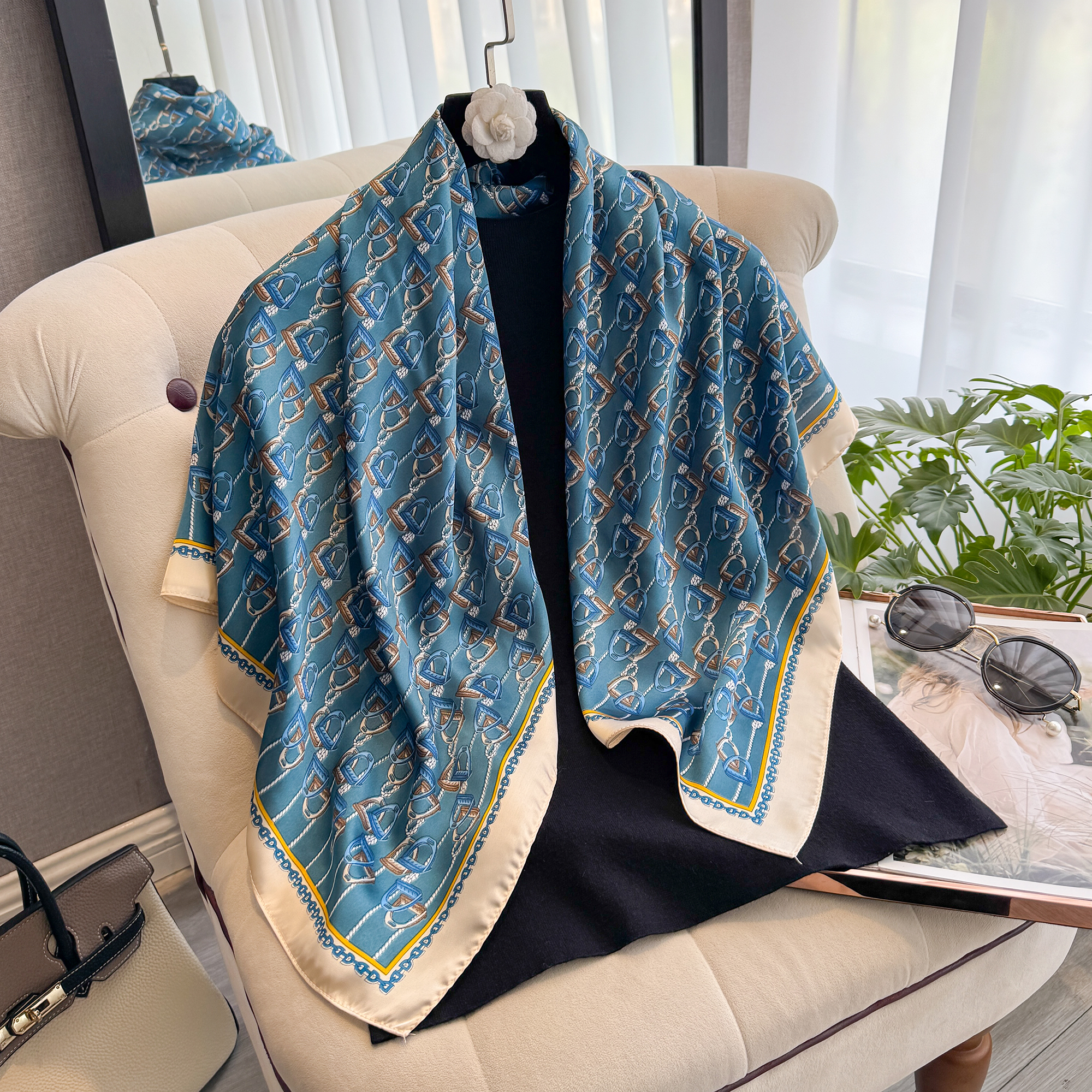 Dernière conception de luxe 90 cm soie femmes écharpe crème solaire Foulard châle Hijab femme cheveux Hijab enveloppes Foulard Bandanda Echarpe
