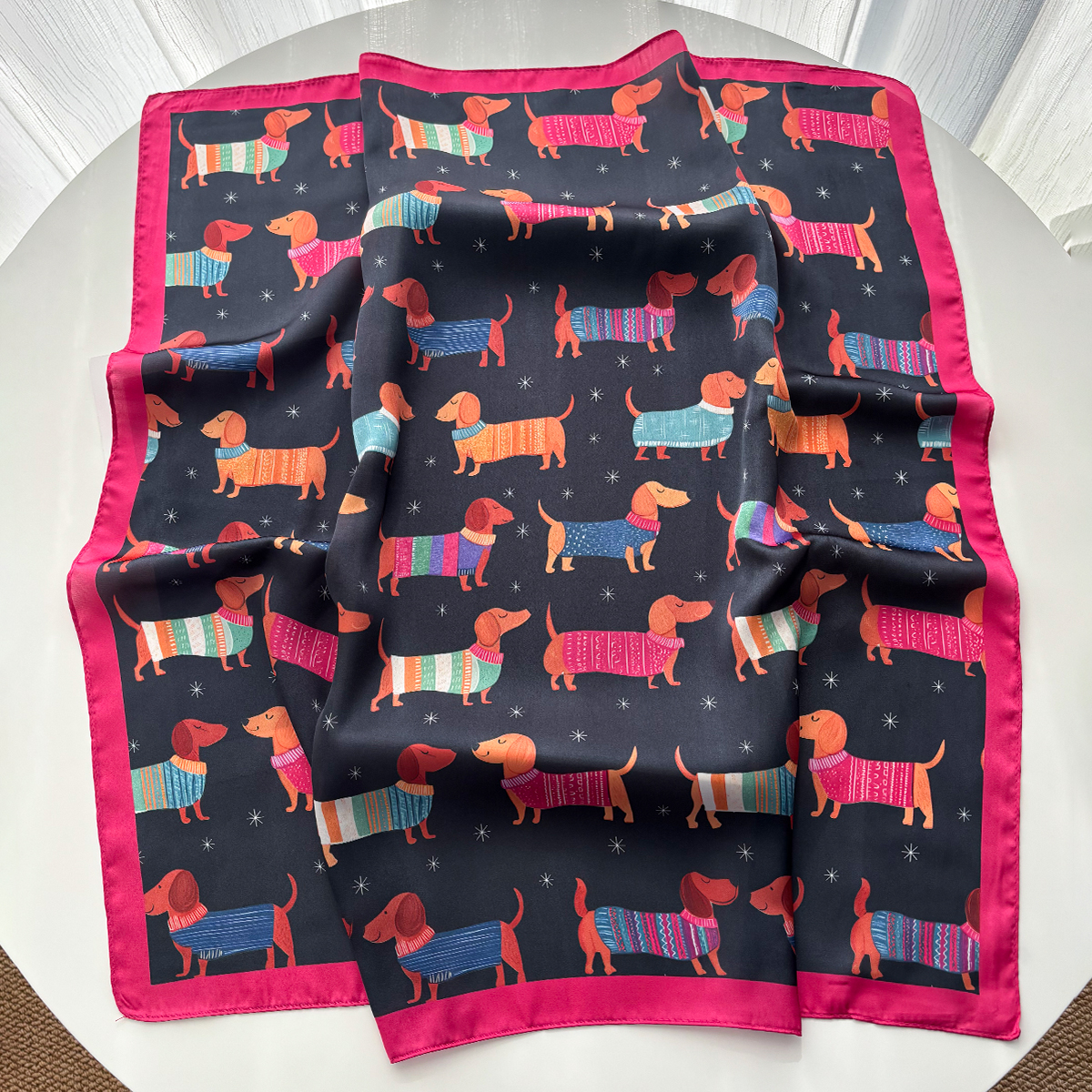 Écharpe carrée en coton imprimé chien pour femme, foulards élégants en soie imitation, bandanas, hijab de luxe, châles élégants
