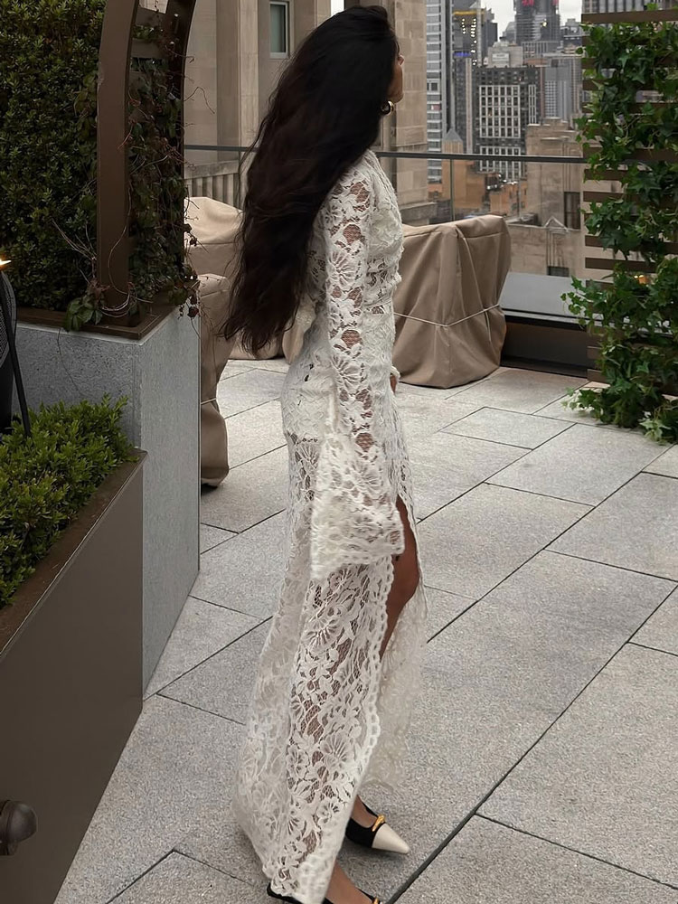 Robe longue sexy en dentelle transparente pour femme, coupe ajustée, blanche, col en V profond, à bandes, fente, manches longues, pour soirée et club, été 2025