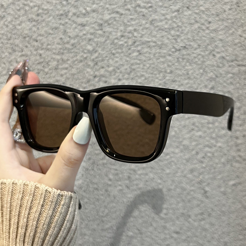 Nouvelles Lunettes de Soleil Carrées Tendance Décoration Simple Femme Luxe Extérieur Couleur Unie Pêche