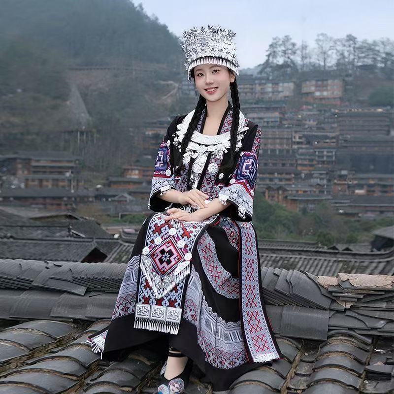Nouveauté : Costume traditionnel chinois Hmong pour femmes, Hanfu, tenues de spectacle de danse nationale Miao, costumes de scène pour Halloween