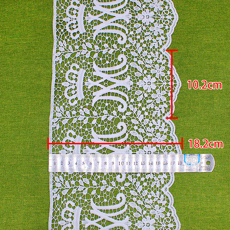 Dentelle de 18,2 cm de large, blanche, brodée de motifs de couronne de fleurs, pour la décoration de robes de mariée, 8 yards.