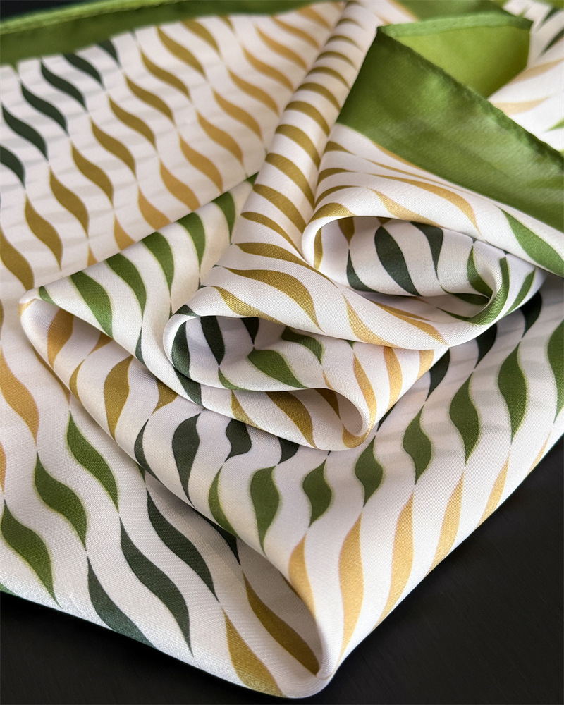Foulard carré en soie à motif ondulé pour femme, châle imprimé, écharpe élégante, bandana, hijab, foulard doux et soyeux pour femme