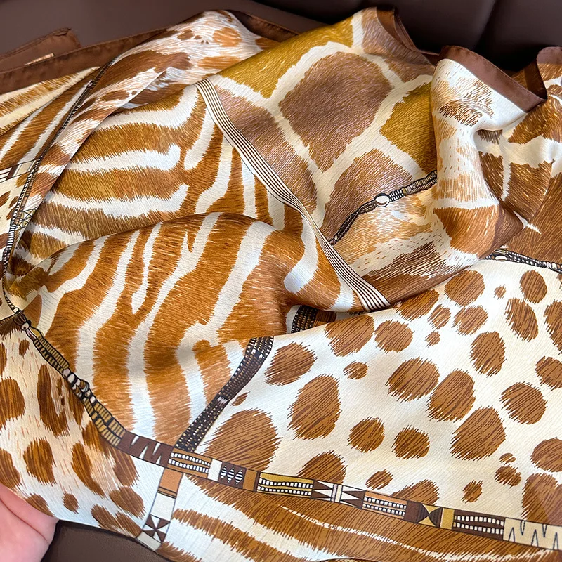 Foulard carré imprimé léopard pour femme, bandeaux en satin doux, foulard de tête de la présidence, bandeau de sauna Hijab, ruban de sac de bureau, écharpe de luxe, 2023