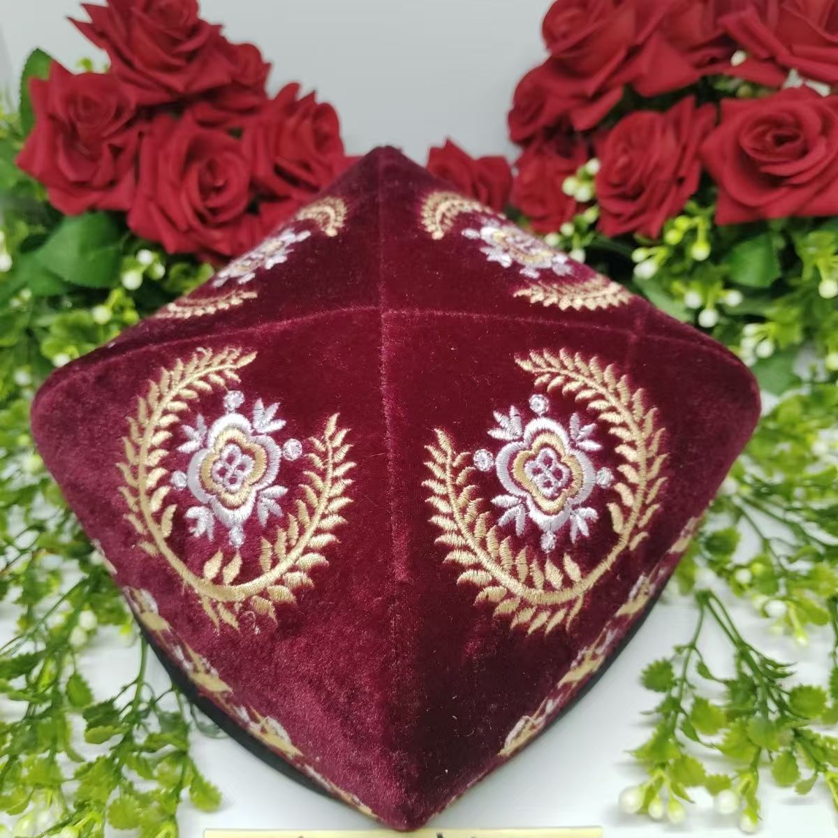 Casquettes ethniques kazakhes pour hommes, chapeau brodé à quatre coins rouge noir, bande de danse, couvre-chef de Performance, chapeaux Kufi en tissu velours