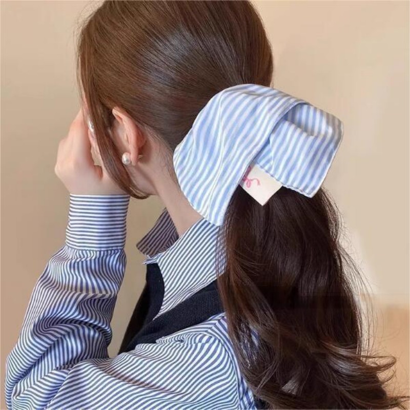 Élégant foulard carré en coton doux rayé bleu et blanc, attache-cheveux – Convient aux coiffures chignon et queue de cheval basse