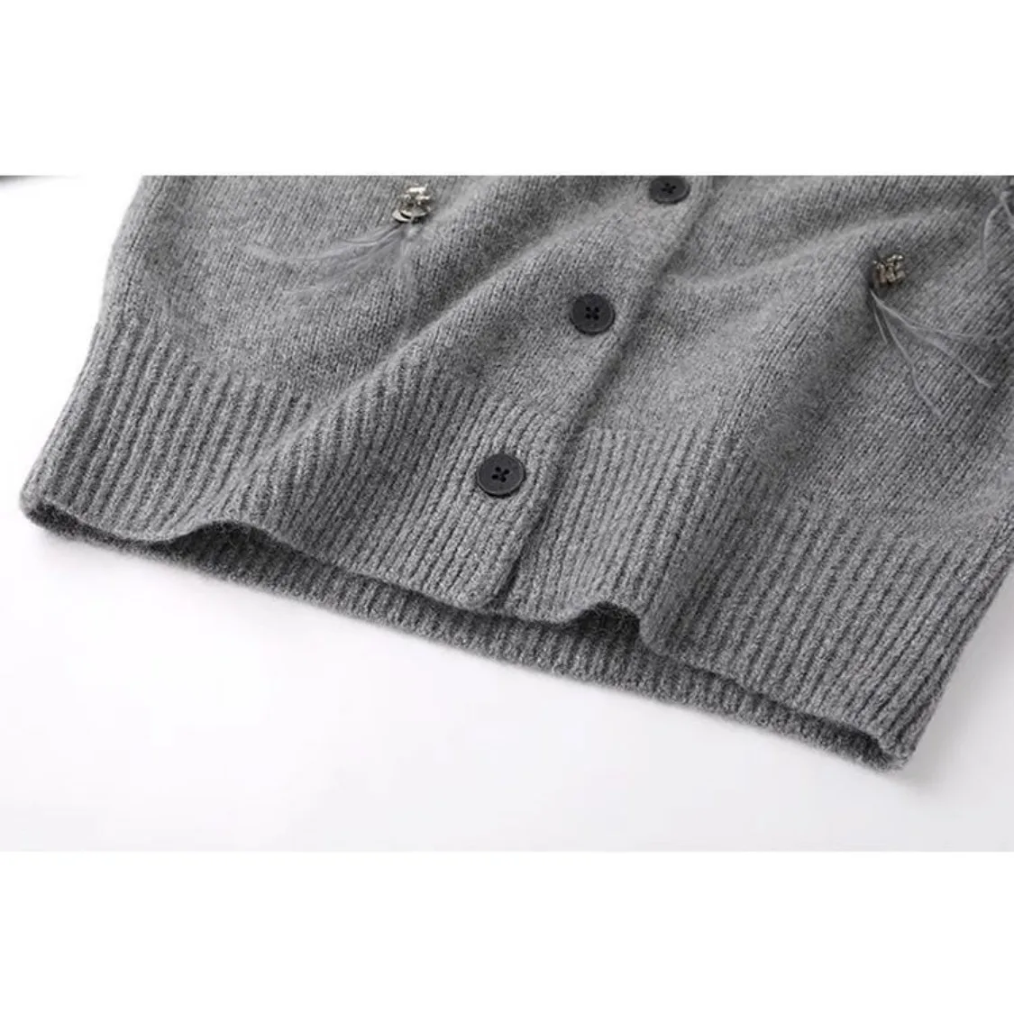 Manteau à manches longues avec pompons en plumes pour femmes, pull haut de gamme, noir, gris, tout cardigan vintage, automne, hiver