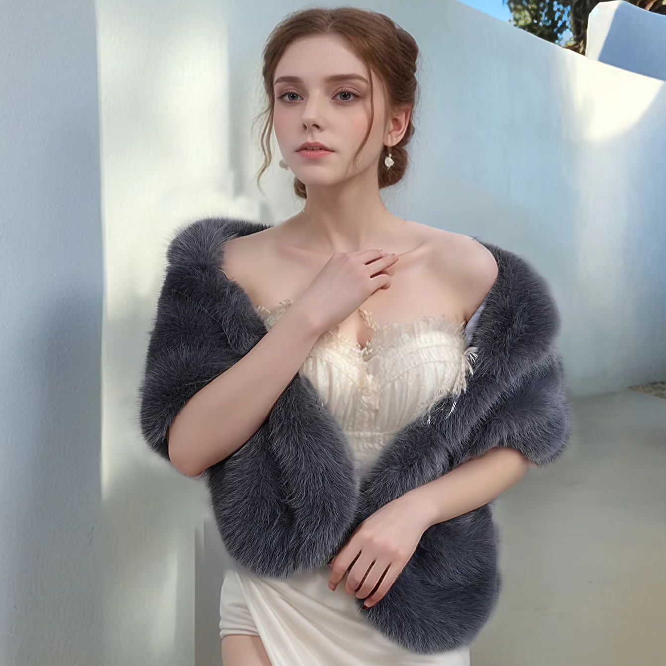 Un châle pour femme en fausse fourrure de renard en polyester fait main, idéal pour les mariages, les fêtes et les rassemblements, un accessoire chaud et élégant