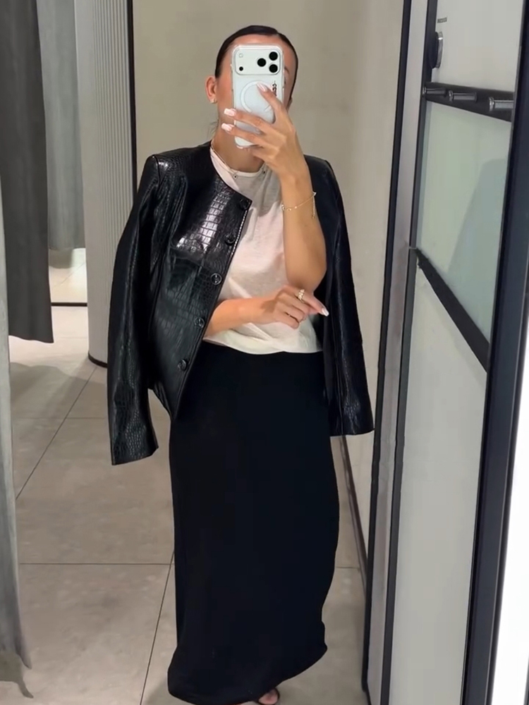 Jupes pour femmes Street Embossing, texture peau de crocodile, longueur genou, jupe en cuir moulante, mode féminine automne 2026.