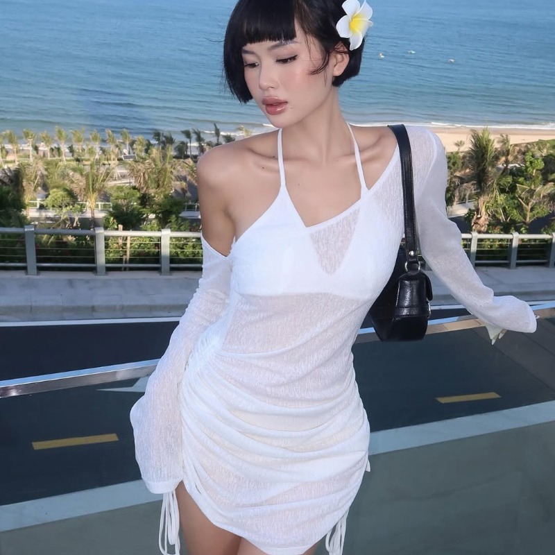 Robe moulante sexy pour femme, unie, asymétrique à une épaule, transparente et ajourée, avec cordon de serrage et fronces, idéale pour la plage et les vacances d'été en Europe