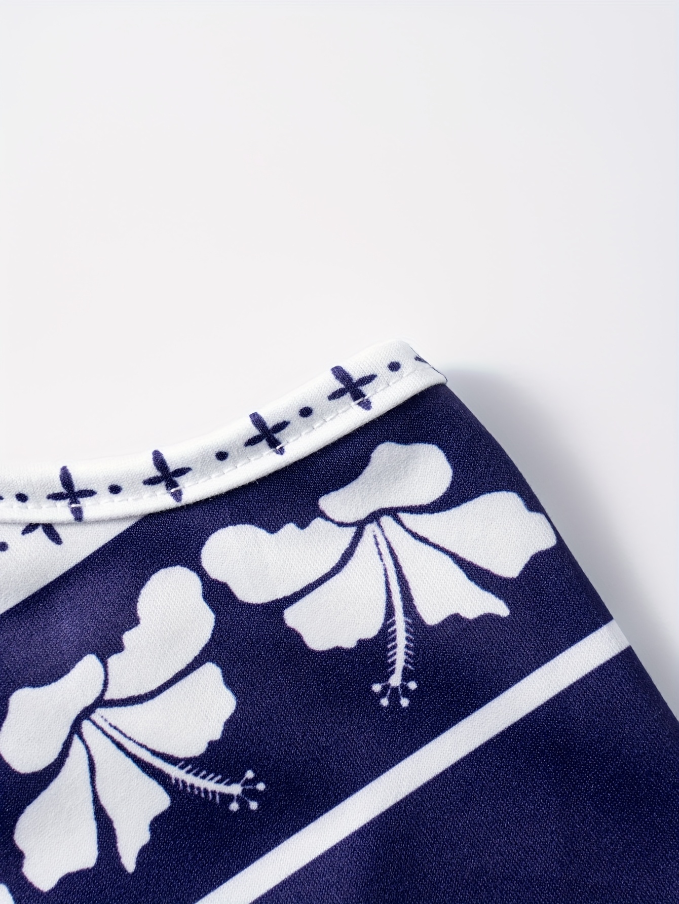 Robe d'été décontractée à imprimé floral bleu pour femmes, col rond, sans manches, robe maxi légère et fluide, tendance mode