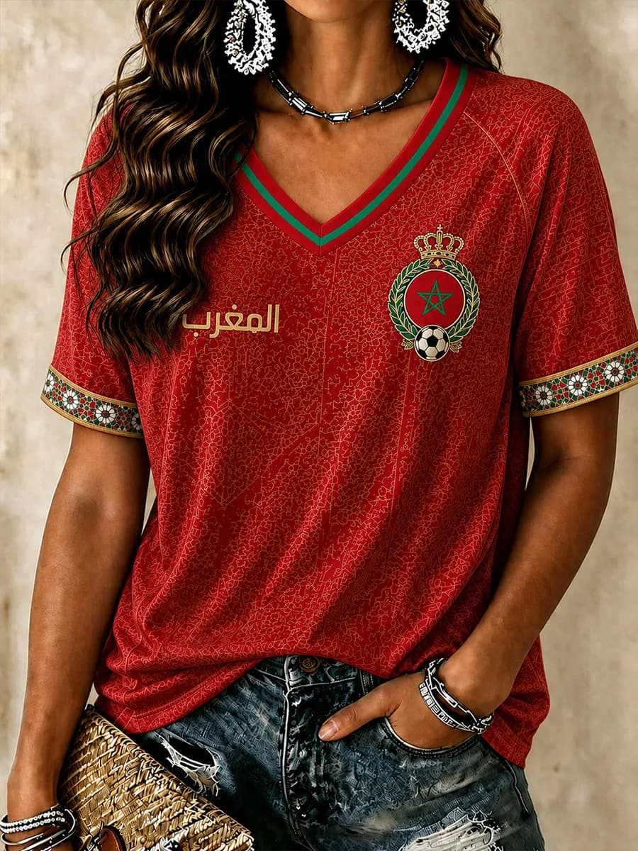 Nouveau maillot de football féminin du Maroc 2026, noir avec imprimé géométrique traditionnel et texte « MAROCCO », t-shirt décontracté à col en V