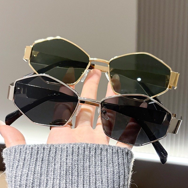 Lunettes de soleil tendance populaires, lunettes de soleil polygonales en métal, lunettes de soleil haut de gamme pour femmes, idéales pour la photographie de rue.