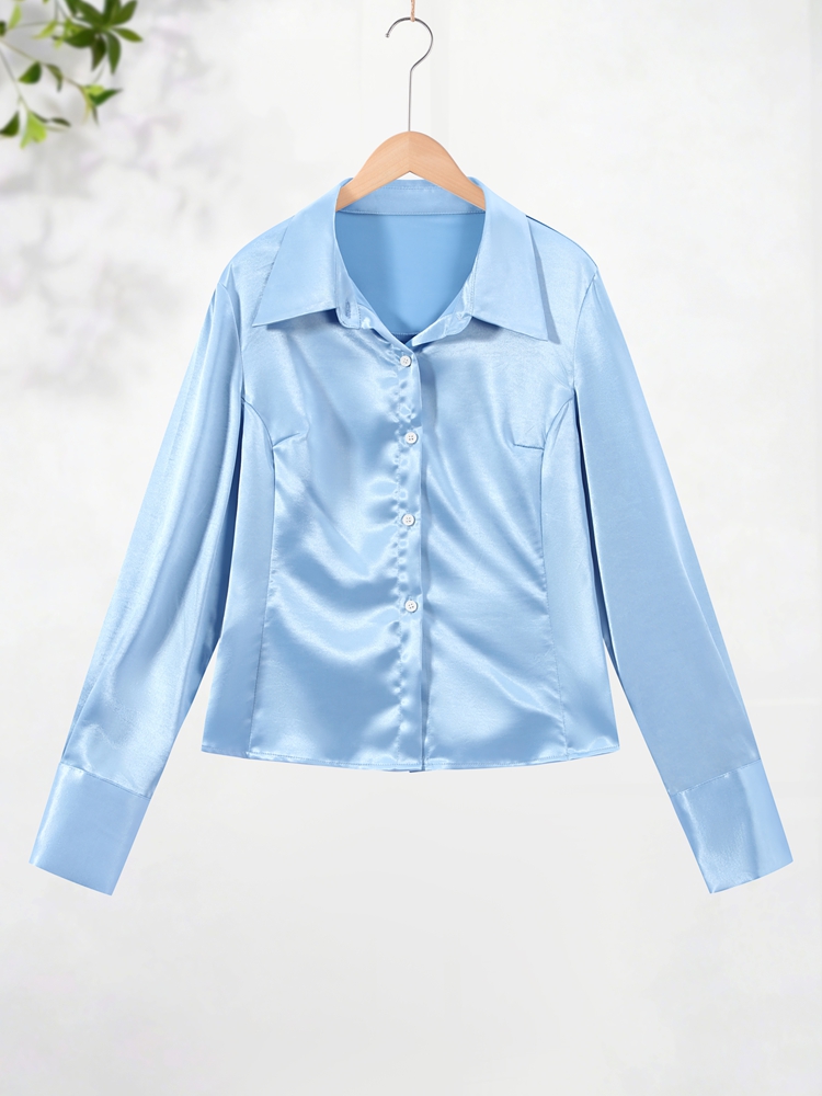 Chemisier élégant pour femme, col rabattu, manches longues, simple boutonnage, haut uni en satin, mode été 2026 pour le bureau